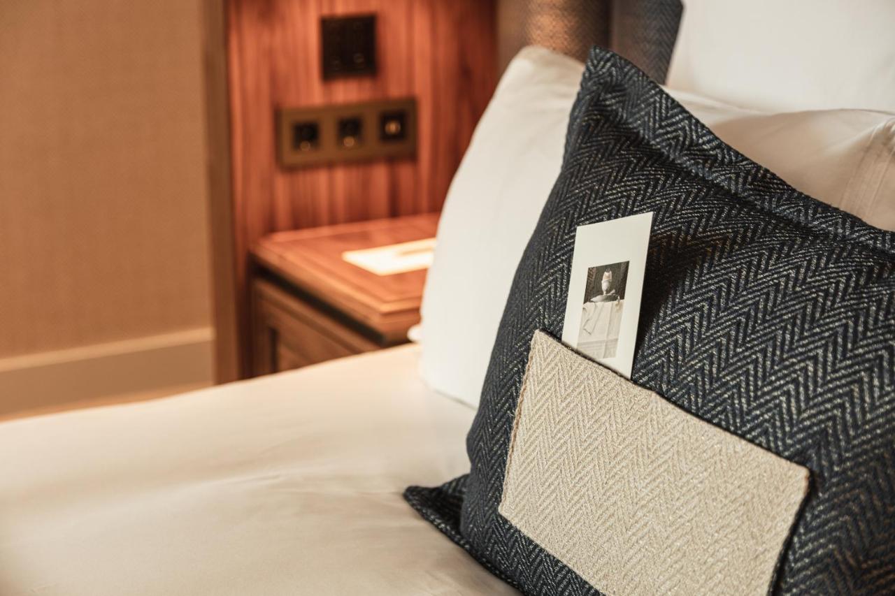 Hotel 717 Amsterdam Exteriér fotografie A pillow menu