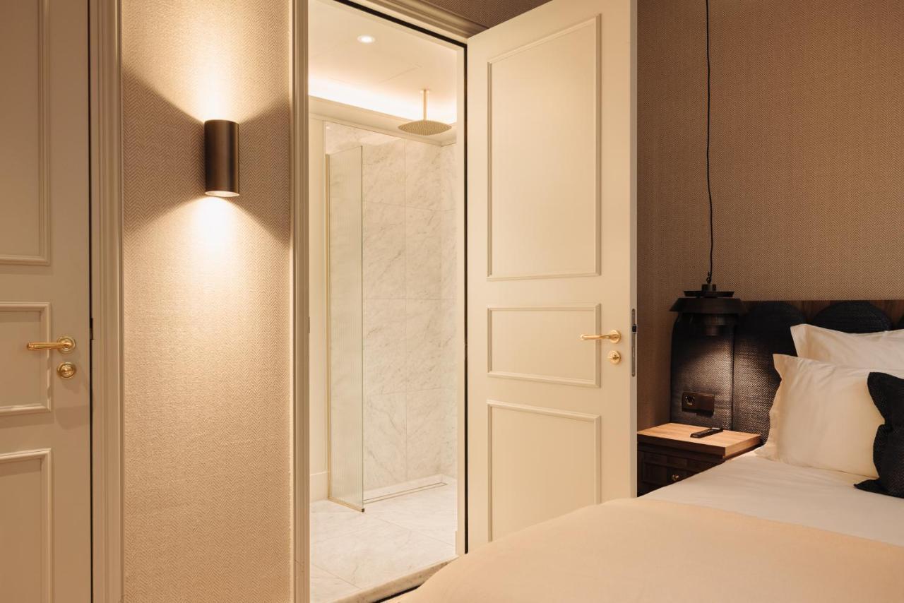 Hotel 717 Amsterdam Exteriér fotografie A wall-mounted light
