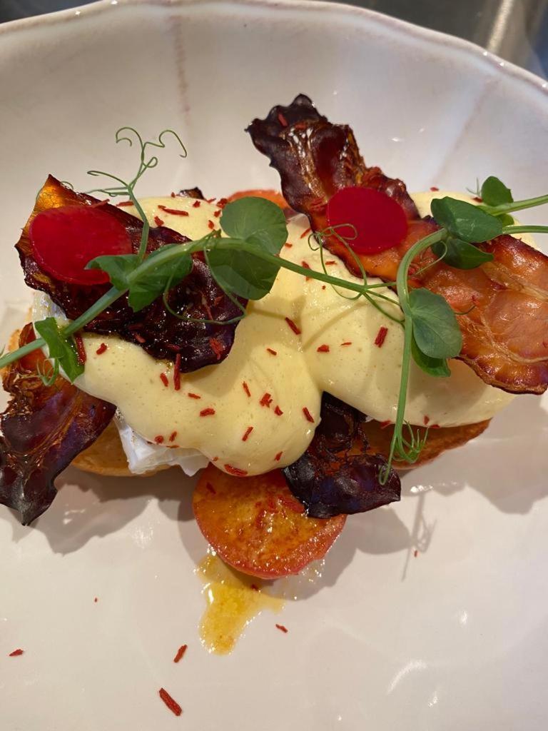 Hotel 717 Amsterdam Exteriér fotografie Aubergine and tomato salad